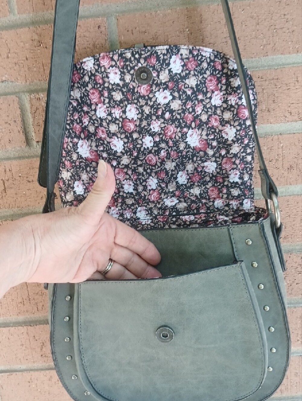 Braided Flap Tassel Crossbody Bag in Grey - Picture 5 of 8